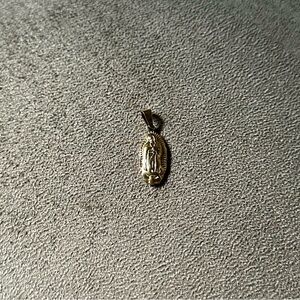 🌿Lady Guadalupe Gold Pendant🌿